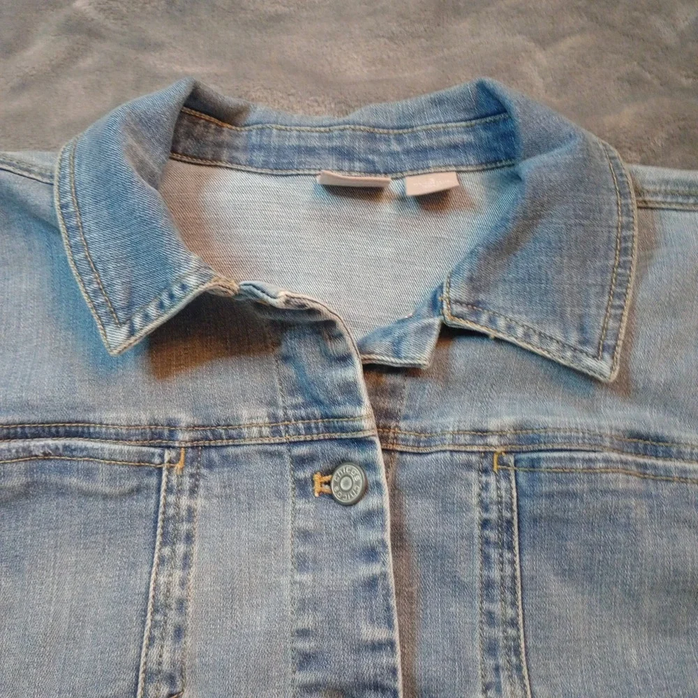 Chicos Denim Jean Trucker Jacket Womens Plus Sz 3 Blue Distressed Cotton Stretch